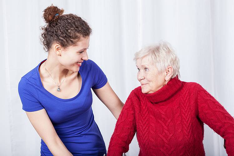 Alte Frau mit Osteoporose