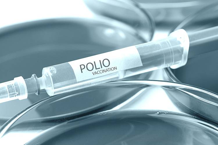Spritze mit Impfstoff gegen Polio